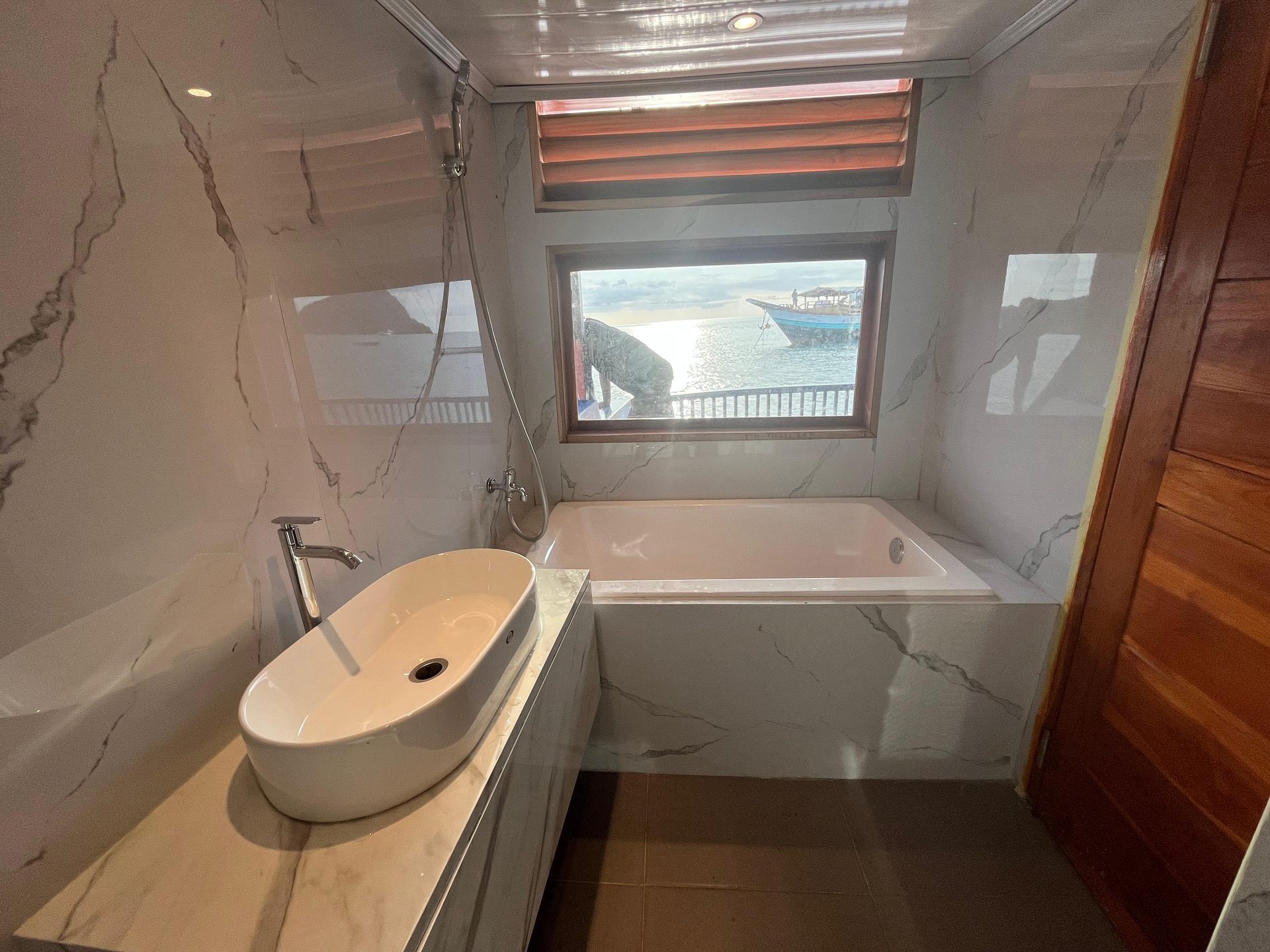 豪华海景阳台房卫浴